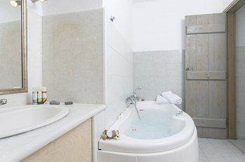 אימרוביגלי Phenix Hotel מראה חיצוני תמונה